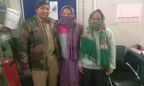 Kedarnath Yatra मार्ग पर मटन ले जाते दो महिलाएं पकड़ी गईं Kedarnath Yatra मार्ग पर मटन ले जाते दो महिलाएं पकड़ी गईं