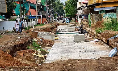 Kochi की मुल्लास्सेरी नहर के पुनरुद्धार का काम लटका हुआ Kochi की मुल्लास्सेरी नहर के पुनरुद्धार का काम लटका हुआ