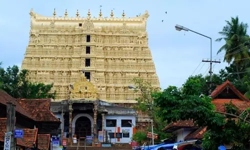 Padmanabhaswamy मंदिर में चोरी की खबर, 12 तोला कीमत का सोना गायब Padmanabhaswamy मंदिर में चोरी की खबर, 12 तोला कीमत का सोना गायब