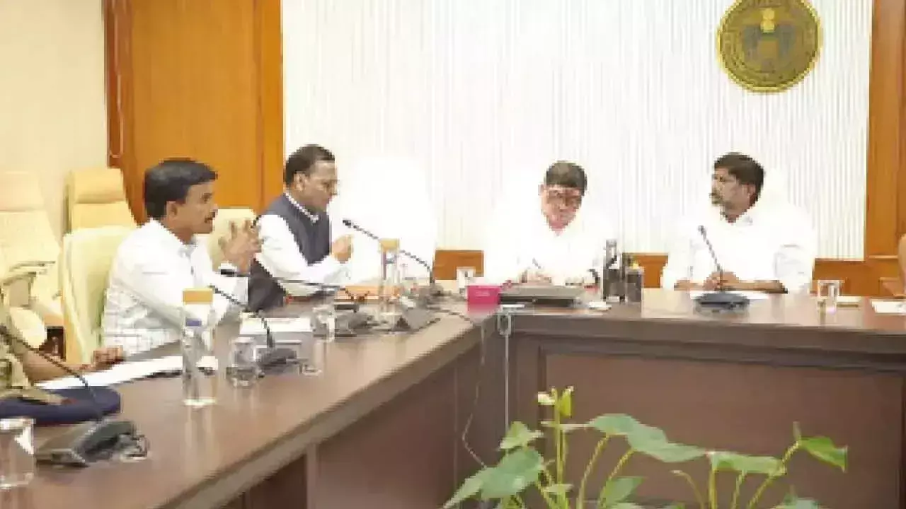 सुरक्षा सुनिश्चित करने के लिए उपमुख्यमंत्री ने व्यापक योजना बनाने का आह्वान किया सुरक्षा सुनिश्चित करने के लिए उपमुख्यमंत्री ने व्यापक योजना बनाने का आह्वान किया