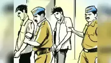 Balrampur में लोन घोटाला, बैंक मैनेजर समेत दो गिरफ्तार Balrampur में लोन घोटाला, बैंक मैनेजर समेत दो गिरफ्तार
