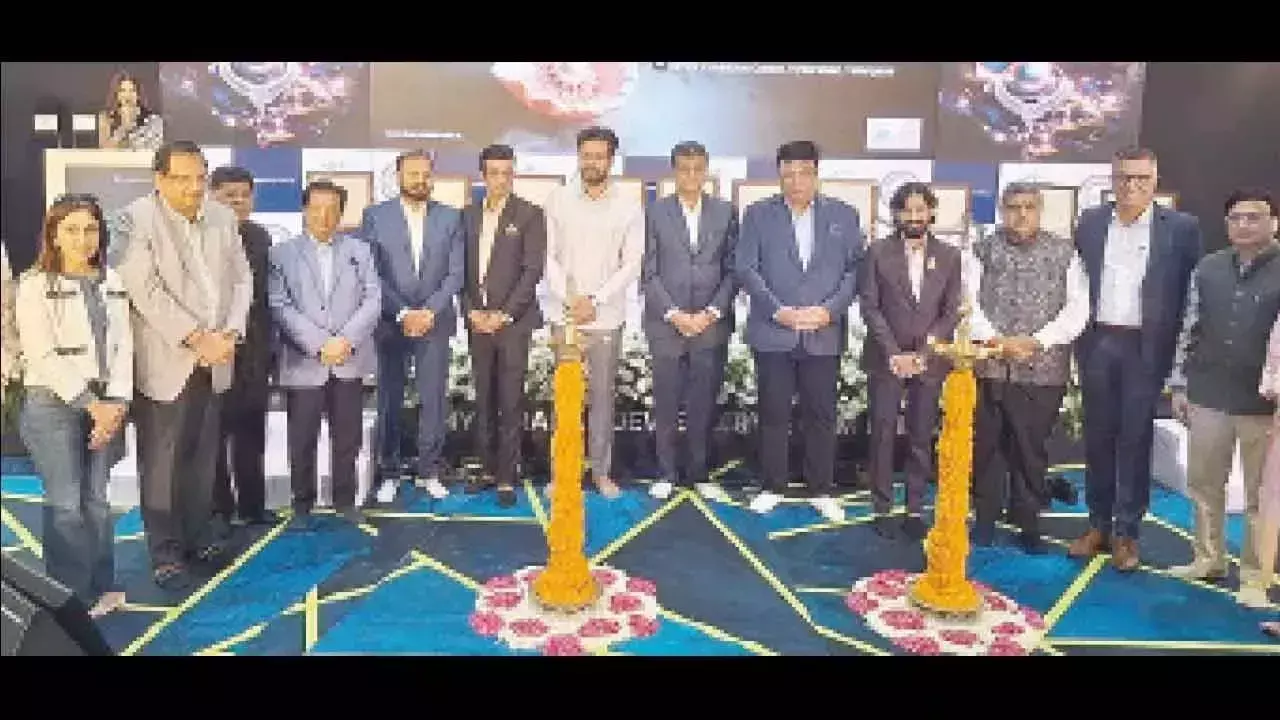 Telangana: तीन दिवसीय मोती एवं रत्न मेला शुरू Telangana: तीन दिवसीय मोती एवं रत्न मेला शुरू