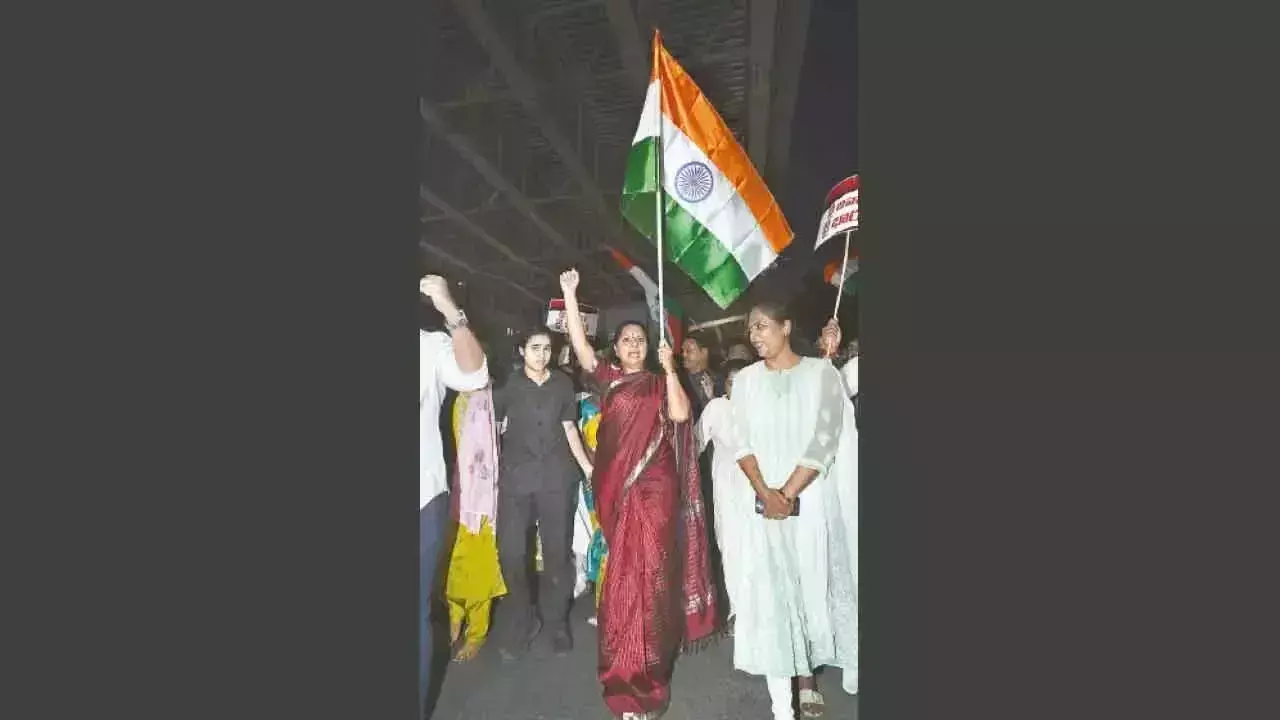 कविता ने मांग की कि आईपीएल की तरह मिस वर्ल्ड प्रतियोगिता को स्थगित किया जाए।