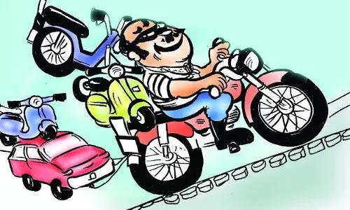 Noida: सक्रिय चोर 8 मोटरसाइकिल चोरी कर रफू-चक्कर हुए Noida: सक्रिय चोर 8 मोटरसाइकिल चोरी कर रफू-चक्कर हुए