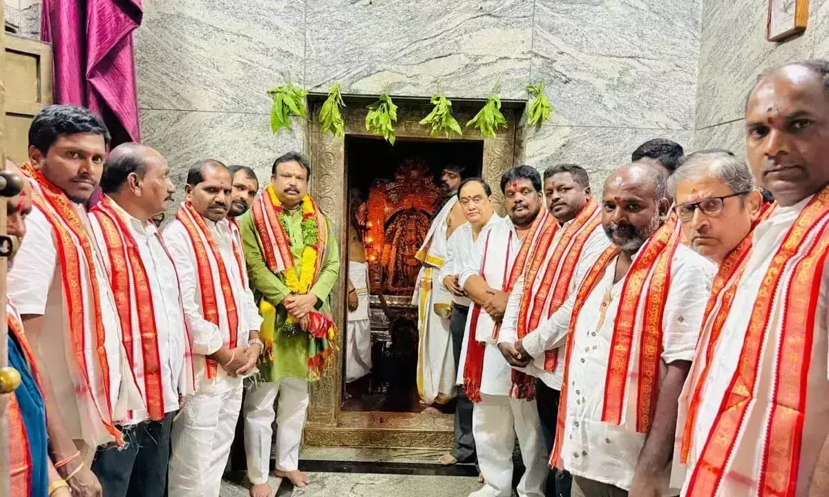 सिकंदराबाद छावनी MLA श्री गणेश ने आतंकवाद के खिलाफ एकता के लिए गणेश मंदिर में पूजा की सिकंदराबाद छावनी MLA श्री गणेश ने आतंकवाद के खिलाफ एकता के लिए गणेश मंदिर में पूजा की