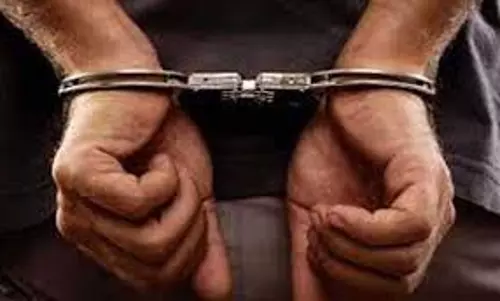 Kanpur में तेज रफ्तार डीसीएम ने युवक को कुचला, आरोपी गिरफ्तार Kanpur में तेज रफ्तार डीसीएम ने युवक को कुचला, आरोपी गिरफ्तार
