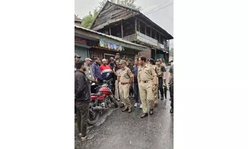SSP ने करनाह-तंगधार में गोलाबारी प्रभावित क्षेत्रों का दौरा किया