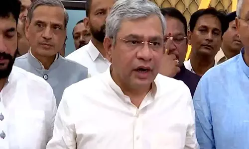 रेल मंत्री ने परिचालन की समीक्षा की, फंसे हुए यात्रियों के लिए विशेष ट्रेनें चलाने का दिया आदेश रेल मंत्री ने परिचालन की समीक्षा की, फंसे हुए यात्रियों के लिए विशेष ट्रेनें चलाने का दिया आदेश