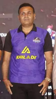सीजफायर उल्लंघन पर सहवाग का पाकिस्तान पर तंज, कुत्ते की दुम टेढ़ी ही रहती है सीजफायर उल्लंघन पर सहवाग का पाकिस्तान पर तंज, कुत्ते की दुम टेढ़ी ही रहती है