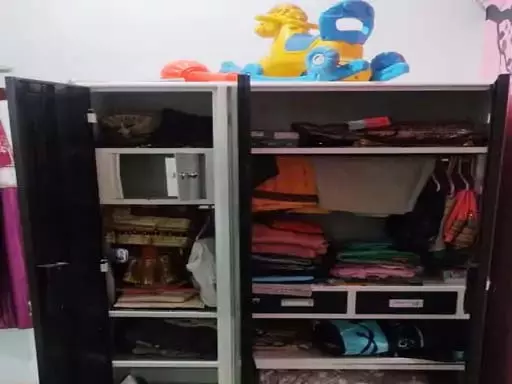 पुलिस कॉन्स्टेबल के यहां चोरी, कैश और 4 लाख के जेवरात पार पुलिस कॉन्स्टेबल के यहां चोरी, कैश और 4 लाख के जेवरात पार