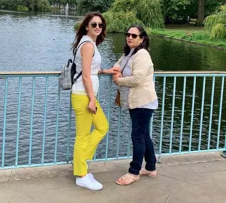 मेरी हिम्मत है मां, उन्होंने कभी कमजोर नहीं पड़ने दिया : संदीपा धर मेरी हिम्मत है मां, उन्होंने कभी कमजोर नहीं पड़ने दिया : संदीपा धर