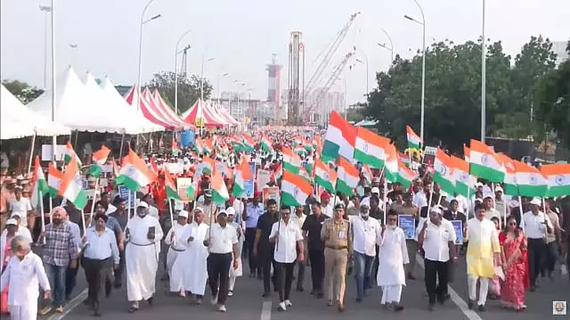 सेना के समर्थन में चेन्नई में रैली: मुख्यमंत्री, मंत्री और वरिष्ठ अधिकारी शामिल सेना के समर्थन में चेन्नई में रैली: मुख्यमंत्री, मंत्री और वरिष्ठ अधिकारी शामिल