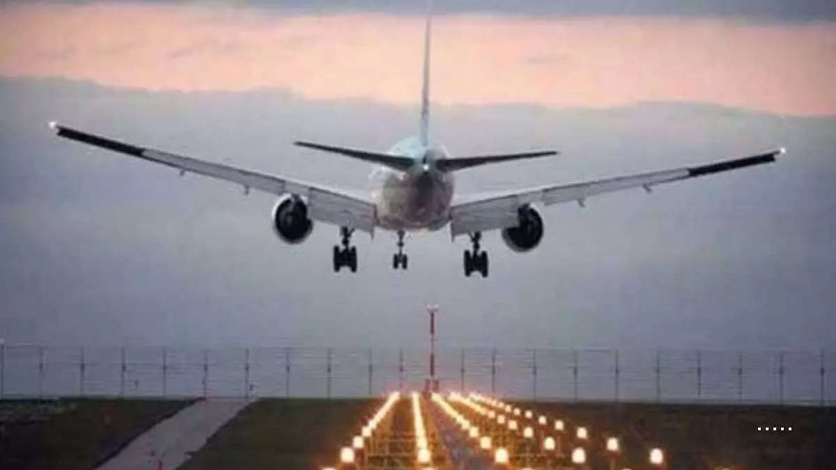 Pune : हवाई अड्डे पर तैयारियों का परीक्षण करने के लिए आपातकालीन ब्लैकआउट अभ्यास किया गया Pune : हवाई अड्डे पर तैयारियों का परीक्षण करने के लिए आपातकालीन ब्लैकआउट अभ्यास किया गया