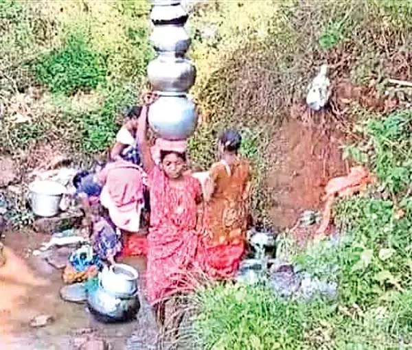 Odisha : कोरापुट जिले में हर साल गर्मियों में पीने के पानी की कमी होती Odisha : कोरापुट जिले में हर साल गर्मियों में पीने के पानी की कमी होती