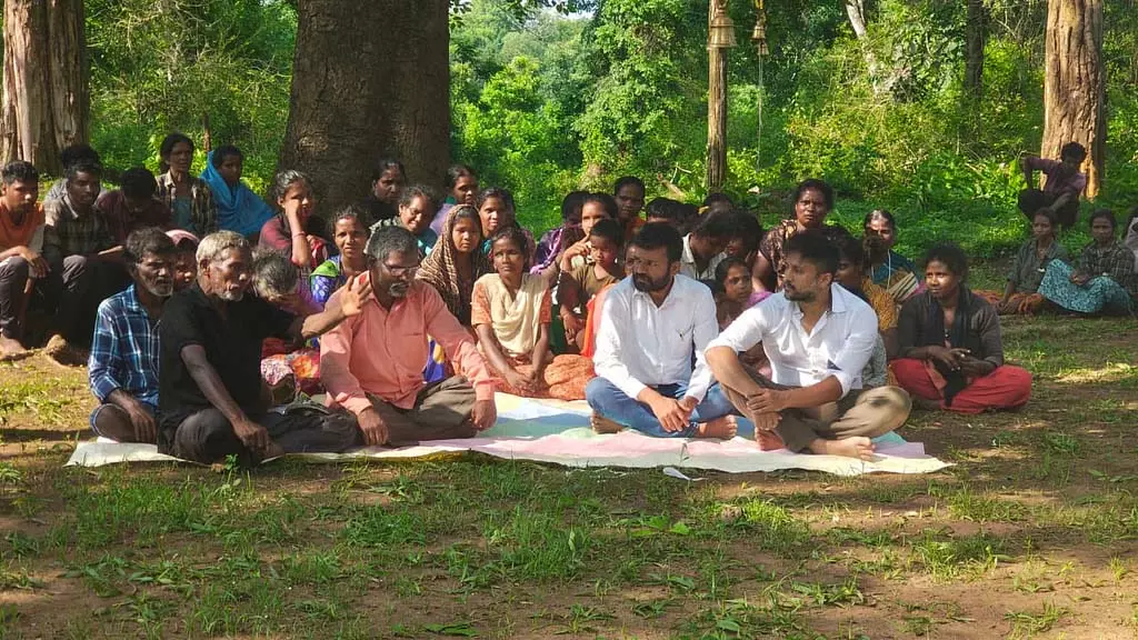 नागरहोल आदिवासियों का विरोध प्रदर्शन जारी, वन विभाग के खिलाफ गुस्सा नागरहोल आदिवासियों का विरोध प्रदर्शन जारी, वन विभाग के खिलाफ गुस्सा