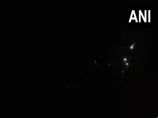 Amritsar में हाई अलर्ट, भारत-पाकिस्तान तनाव के बीच लोगों से घरों के अंदर रहने की अपील Amritsar में हाई अलर्ट, भारत-पाकिस्तान तनाव के बीच लोगों से घरों के अंदर रहने की अपील