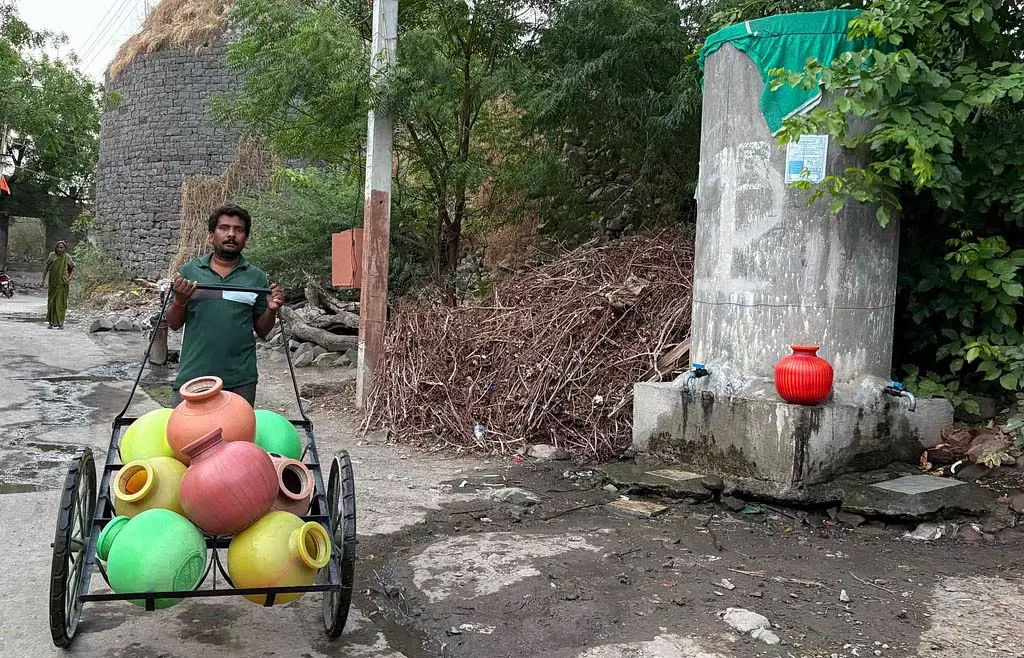 Karnataka : 20 गांवों में पेयजल की कमी Karnataka : 20 गांवों में पेयजल की कमी