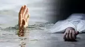 Karauli में शादी की खुशी मातम में बदली, तालाब में डूबे तीन लोगों की मौत Karauli में शादी की खुशी मातम में बदली, तालाब में डूबे तीन लोगों की मौत