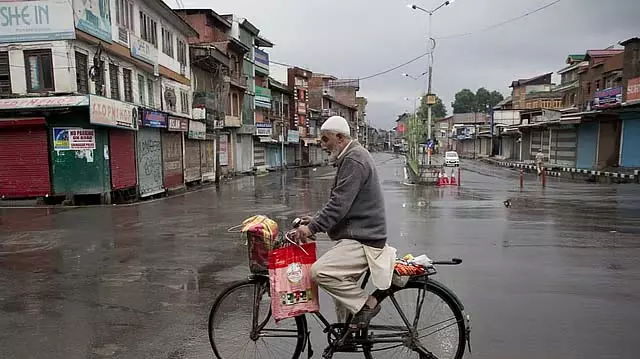 जम्मू-कश्मीर और पंजाब में सामान्य स्थिति बहाल जम्मू-कश्मीर और पंजाब में सामान्य स्थिति बहाल