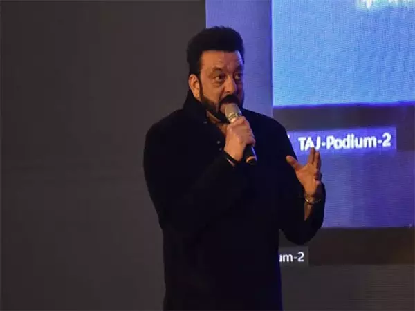 Sanjay Dutt ने भारत-पाक तनाव के बीच भारतीय सशस्त्र बलों की सराहना की Sanjay Dutt ने भारत-पाक तनाव के बीच भारतीय सशस्त्र बलों की सराहना की