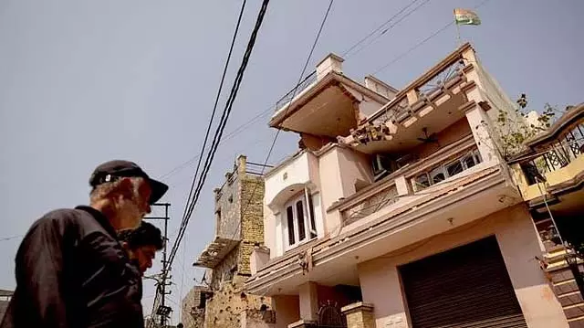J&K : पाकिस्तानी गोलाबारी में मरने वालों की संख्या 7 हुई, 25 से अधिक घायल J&K : पाकिस्तानी गोलाबारी में मरने वालों की संख्या 7 हुई, 25 से अधिक घायल