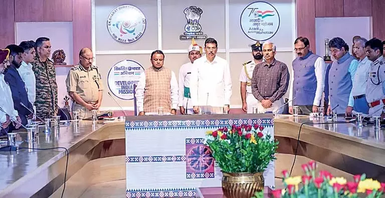 Odisha के राज्यपाल ने सभी से भारतीय सशस्त्र बलों के पीछे मजबूती से खड़े होने का आग्रह किया Odisha के राज्यपाल ने सभी से भारतीय सशस्त्र बलों के पीछे मजबूती से खड़े होने का आग्रह किया