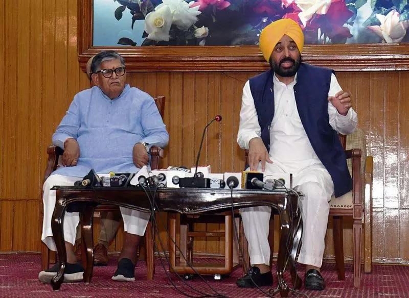 राज्य में तीन दिनों में सबसे अधिक ड्रोन हमले हुए: Governor राज्य में तीन दिनों में सबसे अधिक ड्रोन हमले हुए: Governor