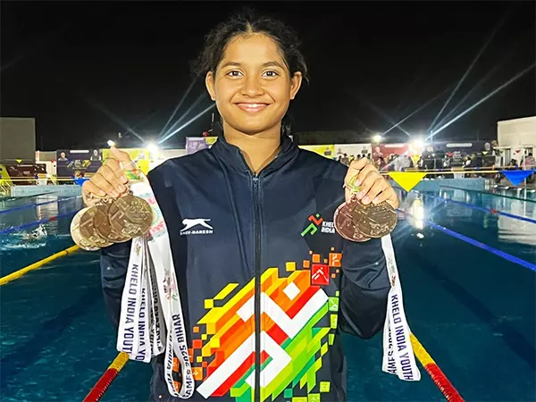 तैराकी की स्टार अदिति सतीश हेगड़े ने KIYG 2025 में अपना जलवा बिखेरा तैराकी की स्टार अदिति सतीश हेगड़े ने KIYG 2025 में अपना जलवा बिखेरा