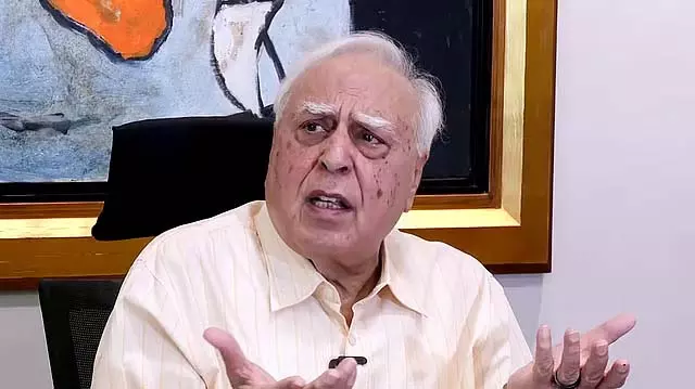 सर्वदलीय बैठक तभी बुलाई जाए जब प्रधानमंत्री मोदी इसमें शामिल हों: Kapil Sibal सर्वदलीय बैठक तभी बुलाई जाए जब प्रधानमंत्री मोदी इसमें शामिल हों: Kapil Sibal