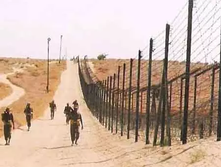 संघर्ष विराम उल्लंघन के बाद राजस्थान बॉर्डर पर दहशत संघर्ष विराम उल्लंघन के बाद राजस्थान बॉर्डर पर दहशत