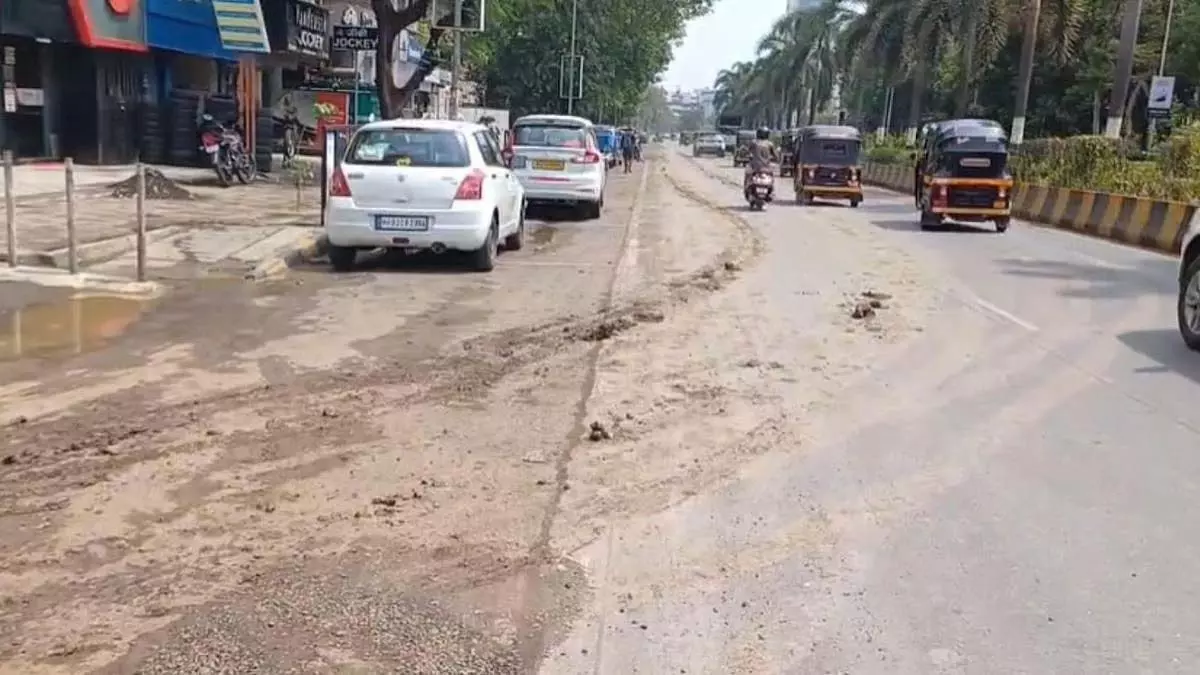 Mumbai : नगर निगम ने प्रदूषण मानदंडों के बार-बार उल्लंघन के लिए बिल्डर पर ₹92,000 का जुर्माना लगाया Mumbai : नगर निगम ने प्रदूषण मानदंडों के बार-बार उल्लंघन के लिए बिल्डर पर ₹92,000 का जुर्माना लगाया