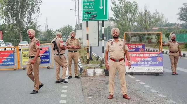 Punjab : जासूसी और पाकिस्तानी अधिकारी से संपर्क के आरोप में दो लोग गिरफ्तार Punjab : जासूसी और पाकिस्तानी अधिकारी से संपर्क के आरोप में दो लोग गिरफ्तार