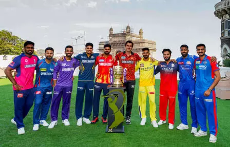 आईपीएल के फिर से शुरू होने की संभावना के मद्देनजर बीसीसीआई ने फ्रेंचाइजी को मंगलवार तक एकत्रित होने को कहा आईपीएल के फिर से शुरू होने की संभावना के मद्देनजर बीसीसीआई ने फ्रेंचाइजी को मंगलवार तक एकत्रित होने को कहा