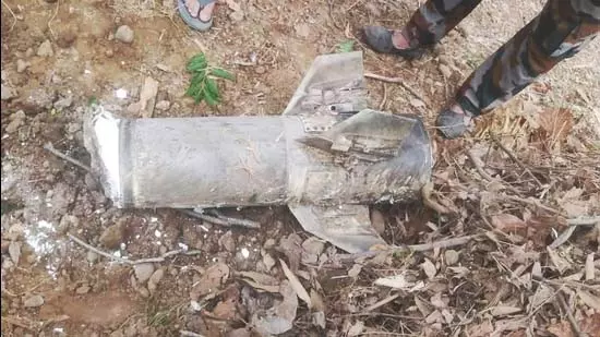 Kangra में पहाड़ी से टकराया प्रक्षेपास्त्र, बड़ा हादसा टला Kangra में पहाड़ी से टकराया प्रक्षेपास्त्र, बड़ा हादसा टला