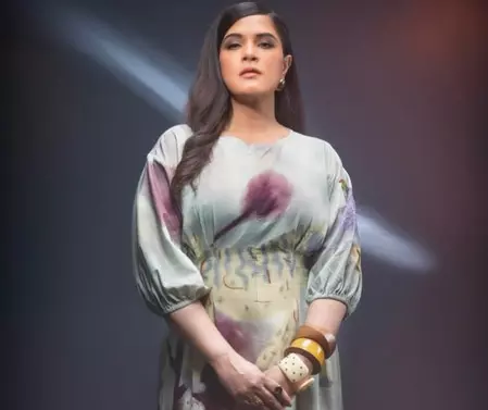 युद्ध की असली कीमत सामान्य जिंदगी जी रहे निर्दोष आम लोग चुकाते हैं : ऋचा चड्ढा युद्ध की असली कीमत सामान्य जिंदगी जी रहे निर्दोष आम लोग चुकाते हैं : ऋचा चड्ढा