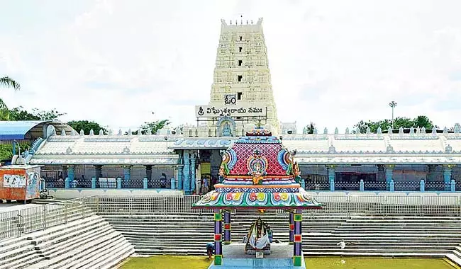 Andhra : कनिपक्कम में वीआईपी दर्शन टिकट की कीमत रु 300? Andhra : कनिपक्कम में वीआईपी दर्शन टिकट की कीमत रु 300?