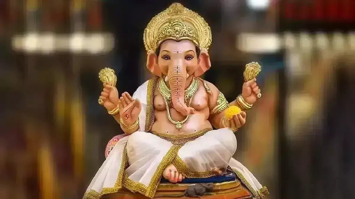Ganesh ji की मूर्ति में खुद-ब-खुद हो रहा विस्तार, वैज्ञानिक भी हैरान Ganesh ji की मूर्ति में खुद-ब-खुद हो रहा विस्तार, वैज्ञानिक भी हैरान