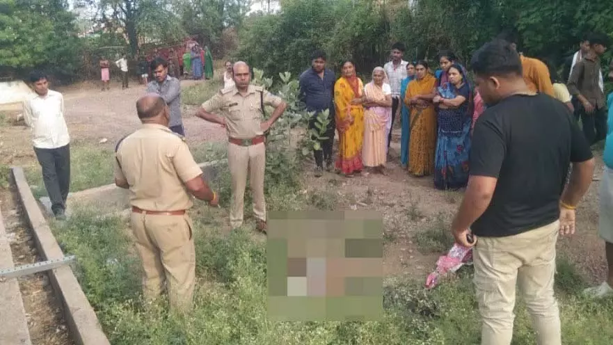 Jabalpur : 30 वर्षीय व्यक्ति ने पानी की टंकी से कूदकर आत्महत्या की Jabalpur : 30 वर्षीय व्यक्ति ने पानी की टंकी से कूदकर आत्महत्या की