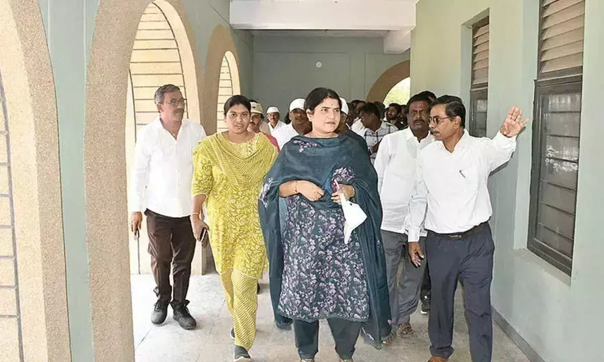 Andhra: कलेक्टर ने धोने में नये केन्द्रीय विद्यालय पर जोर दिया Andhra: कलेक्टर ने धोने में नये केन्द्रीय विद्यालय पर जोर दिया