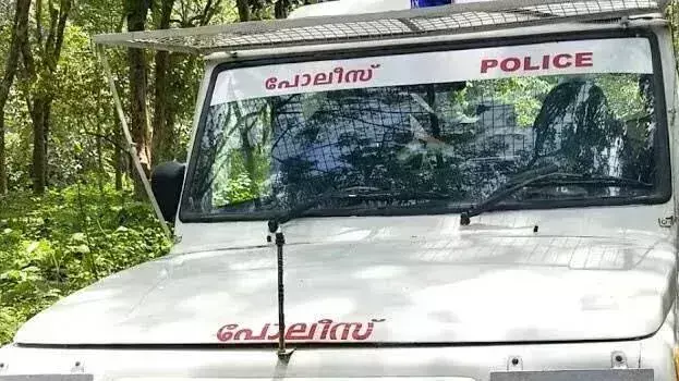 Kasargod: 16 साल की लड़की की मौत, ओटामूली देकर गर्भपात कराने का शक Kasargod: 16 साल की लड़की की मौत, ओटामूली देकर गर्भपात कराने का शक
