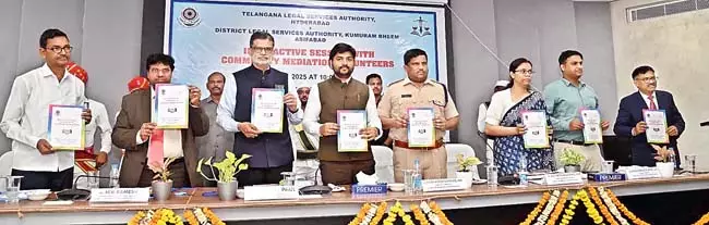 Telangana : कलेक्ट्रेट में सामुदायिक मध्यस्थता स्वयंसेवकों की बैठक Telangana : कलेक्ट्रेट में सामुदायिक मध्यस्थता स्वयंसेवकों की बैठक