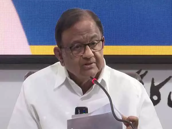 Chidambaram ने भारत-पाक के बीच शत्रुता समाप्त करने में बाहरी पक्षों की भूमिका पर सवाल उठाए Chidambaram ने भारत-पाक के बीच शत्रुता समाप्त करने में बाहरी पक्षों की भूमिका पर सवाल उठाए