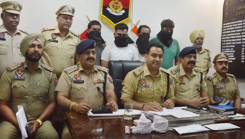Ludhiana: झपटमारी और नशीले पदार्थ की तस्करी के मामले में चार गिरफ्तार Ludhiana: झपटमारी और नशीले पदार्थ की तस्करी के मामले में चार गिरफ्तार