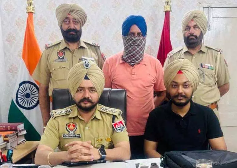Ludhiana: झगड़े के बाद एक व्यक्ति ने पड़ोसी पर गोली चलाई, गिरफ्तार Ludhiana: झगड़े के बाद एक व्यक्ति ने पड़ोसी पर गोली चलाई, गिरफ्तार
