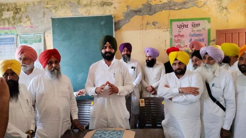 Amritsar: मंत्रियों ने सीमावर्ती क्षेत्रों के गांवों का दौरा किया Amritsar: मंत्रियों ने सीमावर्ती क्षेत्रों के गांवों का दौरा किया