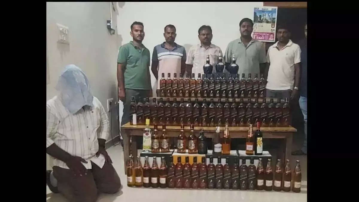 Moinabad में 4 लाख रुपये की अवैध शराब जब्त Moinabad में 4 लाख रुपये की अवैध शराब जब्त