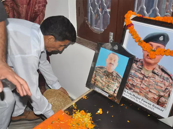 राजौरी में पाकिस्तान की ओर से भारी सीमा पार गोलीबारी के दौरान सूबेदार मेजर पवन कुमार शहीद राजौरी में पाकिस्तान की ओर से भारी सीमा पार गोलीबारी के दौरान सूबेदार मेजर पवन कुमार शहीद