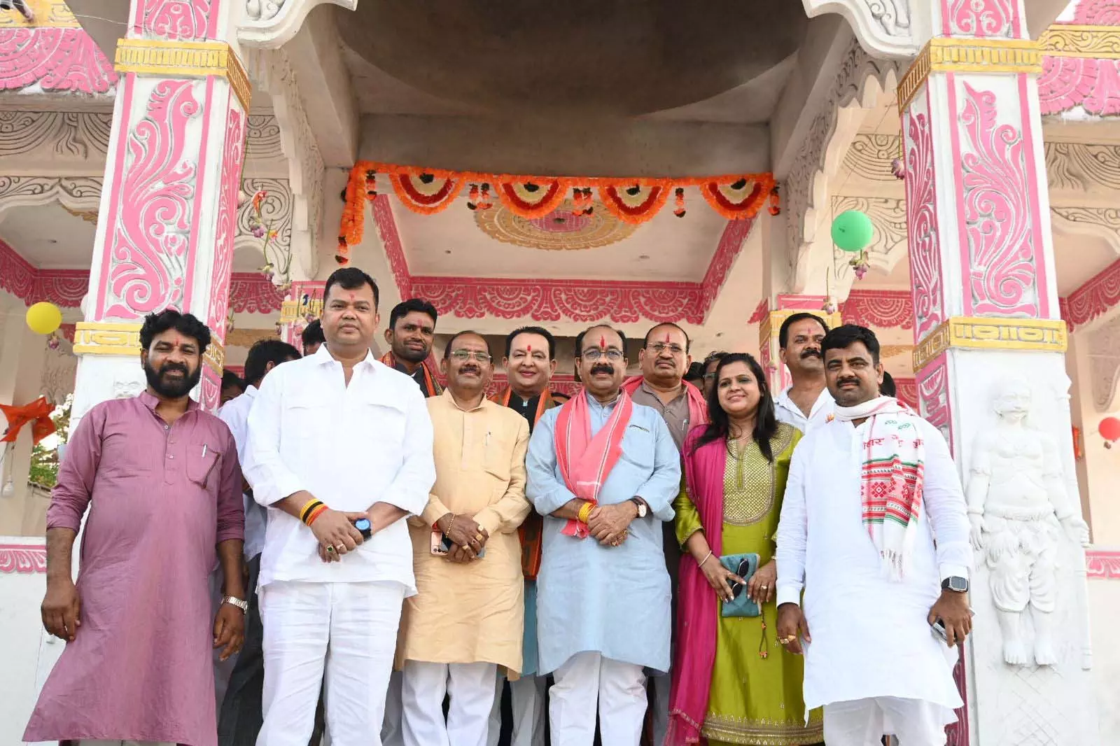 उप मुख्यमंत्री अरुण साव सामूहिक आदर्श विवाह समारोह में हुए शामिल उप मुख्यमंत्री अरुण साव सामूहिक आदर्श विवाह समारोह में हुए शामिल