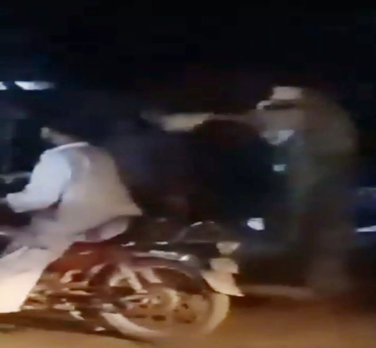 BIG BREAKING: पेशावर में आत्मघाती हमले में 3 पाकिस्तानी पुलिस कमांडो की मौत BIG BREAKING: पेशावर में आत्मघाती हमले में 3 पाकिस्तानी पुलिस कमांडो की मौत