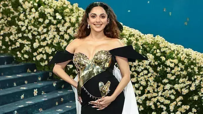जल्द ही मां बनने वाली Kiara Advani ने मां और सास के साथ शेयर की प्यारी सी पोस्ट जल्द ही मां बनने वाली Kiara Advani ने मां और सास के साथ शेयर की प्यारी सी पोस्ट